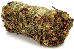 Beeztees Hooibaal Met Bloemen – Knaagdierensnack – 16×8 Cm